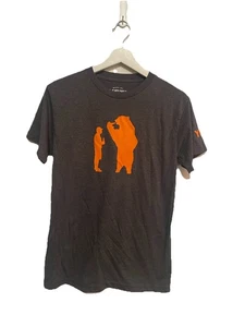 YETI Bear & Man Sharing Drink | Camisa Manga Corta Gris/Naranja | Talla Adulto S - Imagen 1 de 5
