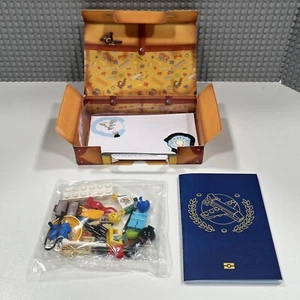 LEGO Travel Building Suitcase Minifigure Promo Set Passport 5004932 Sealed Pack - Picture 1 of 3