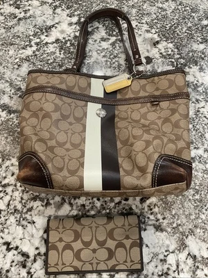 Bolso de Mano Coach Heritage Signature Chelsea a Rayas A1077-F14477 Marrón Tostado con Chequera Foto 1 de 4