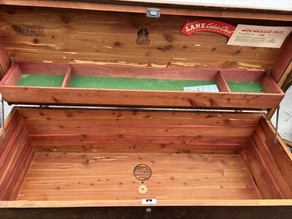 Cofre de madera de cedro Art Deco vintage Lane - BLOQUEO ELIMINADO Foto 1 de 4