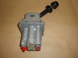 Valvola di comando manuale Leyland APGA6649 pezzo di ricambio - Foto 1 di 1