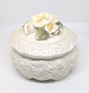 Joyero/Bortija Vintage Cerámica Bisque Redondo con Rosas Amarillas 3" X 3" - Imagen 1 de 6