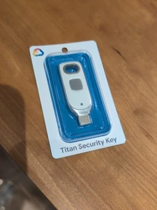 NEW OEM Google Titan Security Key USB-C /NFC Titan Security Key K52T (A) - Bild 1 von 2