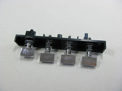 Pieza de reparación de tocadiscos Mitsubishi DP-52 - Botones de control del lado derecho con resortes Foto 1 de 2