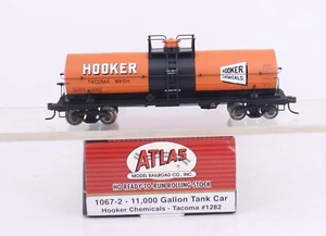 HO Atlas 1067-2 Master Hooker Chemicals 11,000 Gal. Tank Car #1282 NOS - Picture 1 of 7