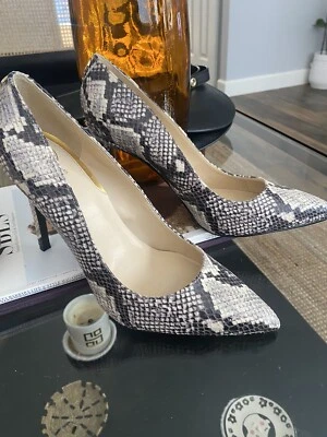 Guess Serpiente Tacones Bombas Tacones 9m Foto 1 de 4