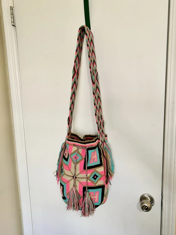 Auténtico Bolso Colombiano 100% Wayuu Mochila Turquesa Rosa Beige Diseños Cruzados Foto 1 de 4