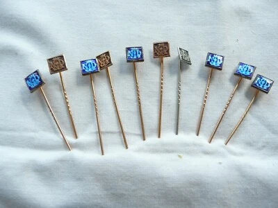 lot de 10 épingles ancienne en métal à décors de NDL  (NOTRE DAME DE LOURDES ) - Bild 1 von 4