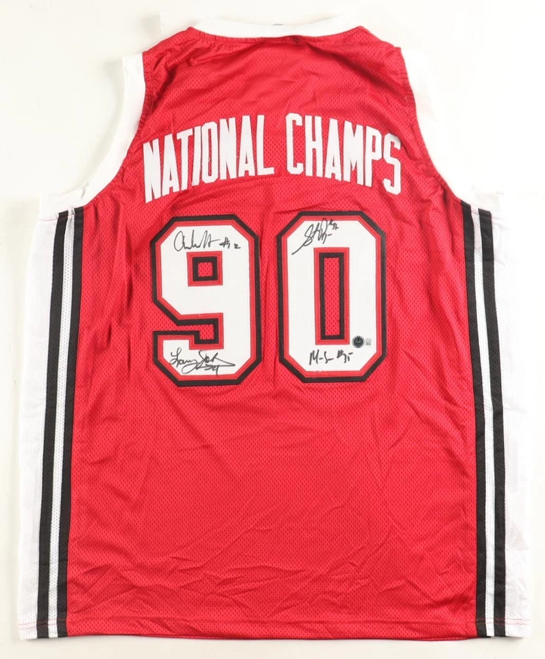 Camiseta 1990 UNLV National Champs Team assinada Beckett BAS Larry Johnson - Imagem 1 de 1