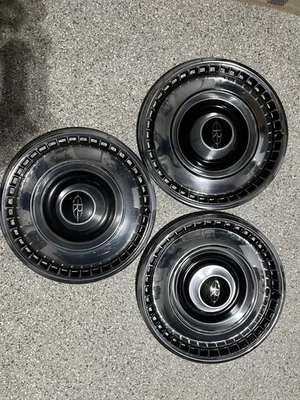 1967 Buick Riviera 15” Wheel Covers/ Hubcaps (3) Foto 1 de 4
