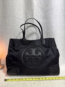 Bolso de Mano Tory Burch Ella Grande de Nylon en Patente Negra - Imagen 1 de 5