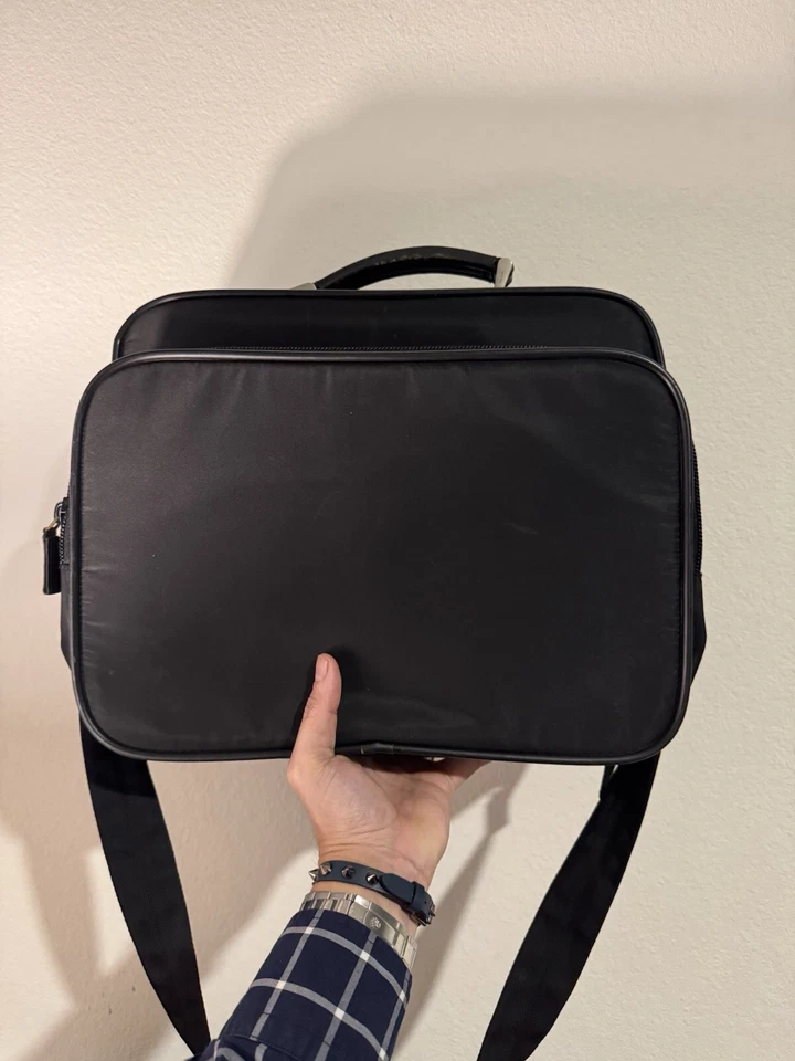 Maletín de nailon vintage Prada Tessuto Tecnico Nero --USADO - Pre amado Foto 1 de 4