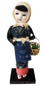 Japanische Puppe Dame auf Holz Ständer Stoff Kimono mit Obstkorb 8,5" Vintage RAR - Bild 1 von 13