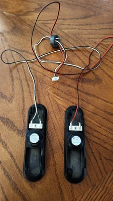 OEM GENUINE Hitachi LE32E6R9 TV Speaker Pair with Wiring Harness, Tested - Image 1 of 4
