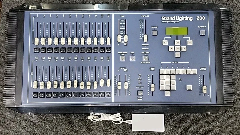 Strand Lighting 200 24/48 64324 Portable Control Console 24 Effects 99 Steps - Image 1 of 1