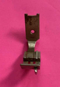 *USED* 223773-1/4-SINGER-EDGE GUIDE FOOT-FREE SHIPPING* - Picture 1 of 3