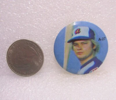 1982 Bob Horner #A-27 кнопка Pin - Изображение 1 из 2