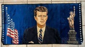 Tapiz de pared John F. Kennedy azul real con bandera de Estados Unidos y estatua de la libertad - 1965 - Imagen 1 de 7