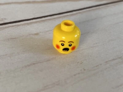 LEGO 10199 Seasonal Winter Village Toy Shop Yellow Caroler Head Only - Rare - Image 1 of 4