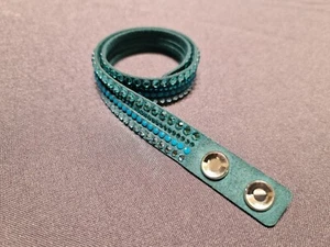 SWAROVSKI - Bracciale SLAKE in PELLE SCAMOSCIATA VERDE / 36 Cm - Foto 1 di 2