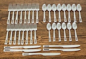 34-teiliges Oneida CIRCUIT 18/0 Edelstahl Besteck Set glänzend Satin Linie durchbohrt - Bild 1 von 6