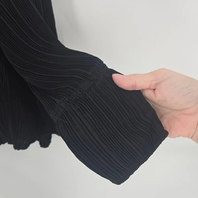 Good American Plisse black blouse womens sz 3/4, approx L/XL pleated Always Fits - image 1 of 4