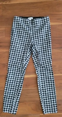 Pantalones elásticos para mujer H&M blanco y negro con patrón de pata de gallo talla 8   Foto 1 de 4