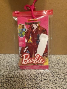 Barbie Kleidung & Zubehör Mode Set für Ken Puppe College Jacke & Shorts - Bild 1 von 11