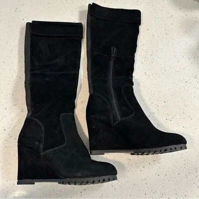 Botas altas Steve Madden Willful negras de gamuza con cuña hasta la rodilla  Foto 1 de 4