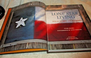 Lone Star Living~Texas Homes & Ranches~Tyler Beard~2003~1st Edition~Hardcover - Foto 1 di 11