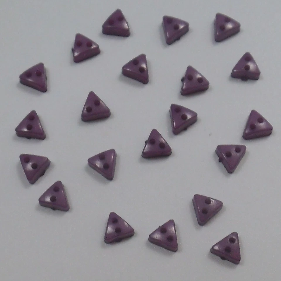 20 Small Purple 2 Hole Triangle Buttons: Craft Scrapbook Sewing Dolls: 6x6mm: UK - Image 1 of 4