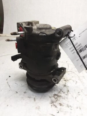 Compresor de aire acondicionado usado se adapta a: Chrysler Town & Country 2010 3,3 L con aire acondicionado trasero grado A Foto 1 de 4