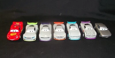 Coches Disney Pixar - Centro de carreras Rusteze. Junyi, Ronald, Aiden, Sterling, +3 Foto 1 de 4