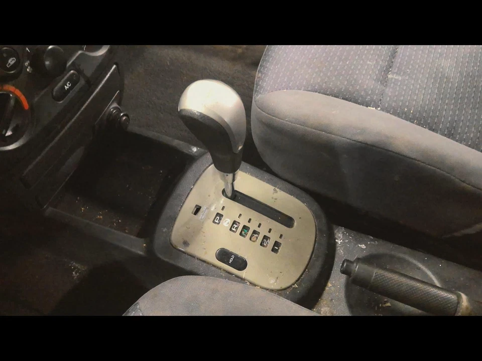 Conjunto de palanca de cambios de transmisión manual usado se adapta a: Chevrolet Aveo 2007 grado A Foto 1 de 4