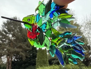 Mehrfarbiger handgeschmolzener Glaskolibri - Bild 1 von 15