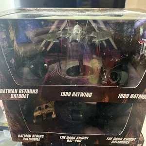 Hot Wheels 1:50 DC 3 PC Box Set- 1989 Batwing, 1989 Batmobile & Batboat Nm - Picture 1 of 7