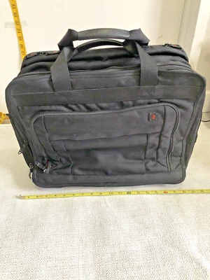 Victorinox Webseries 2.0 Collection. Standard Briefcase With Fixed Wheels  - Image 1 of 4
