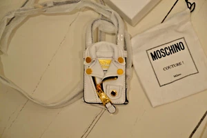 Nuevo con caja Moschino Couture Nuevo Motociclista Chaqueta de Cuero X-body AirPod Bolsa Bolso Blanco - Imagen 1 de 3