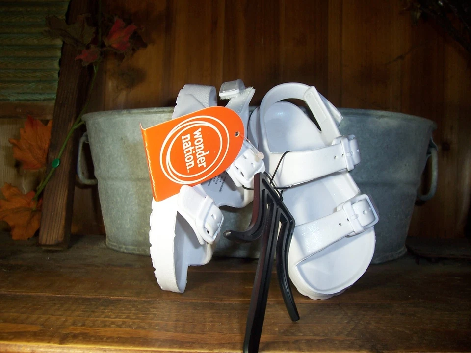 WONDER NATION GIRLS TODDLER WHITE SANDALS SHOES SIZE 7-8 BUCKLE DESIGN SUMMER - Image 1 of 1