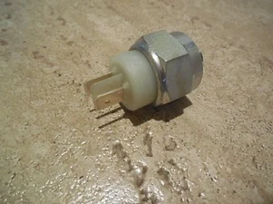 Porsche 356 A/B/C/ 911/912 Bremslichtschalter Auf Hauptbremszylinder Neu - Picture 1 of 5