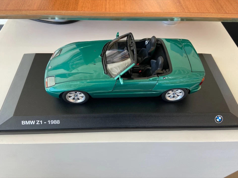 BMW Z1 Miniatur 1:18 Urgrün 80435B5D025 - Bild 1 von 4