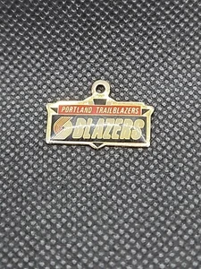 Portland Blazers Basketball NBA Logo Enamel Pendant Charm Peter David 1992  - Bild 1 von 2