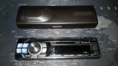 Frontalino Alpine CDE-113BT , come nuovo, con custodia originale. - Immagine 1 di 4