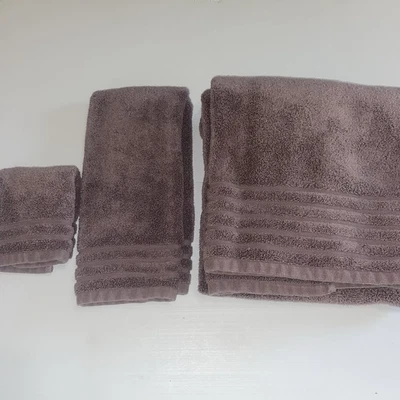 Juego de toallas lila Simply Vera Wang 3 piezas - Toalla, toalla de mano y paño de lavado - Nuevo sin etiquetas Foto 1 de 4