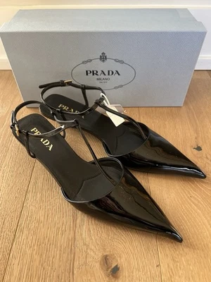 Tacones Prada con logotipo sin cordones talla 41,5 charol negro Foto 1 de 4