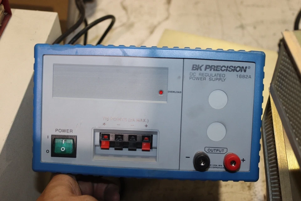 Fonte de alimentação regulada CC BK Precision 1682A - Imagem 1 de 1