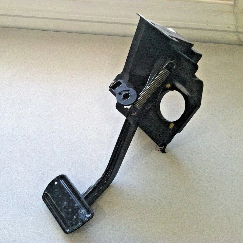 Mercedes-Benz W203 C230 C320 Clase C 2001-2007 ~ Pedal de freno Foto 1 de 4