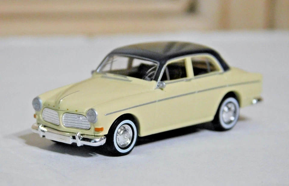 Brekina  292324 1/87 Volvo Amazon - Image 1 of 4