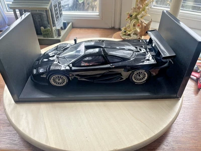 UT Models escala 1/18 26011 - Mclaren F1 GTR 1997 - negro Foto 1 de 4