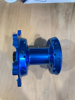 Buje de impacto colmillo delantero azul para Yamaha YZ125 YZ250 02-25 y YZ250f YZ450f 03-13 Foto 1 de 4